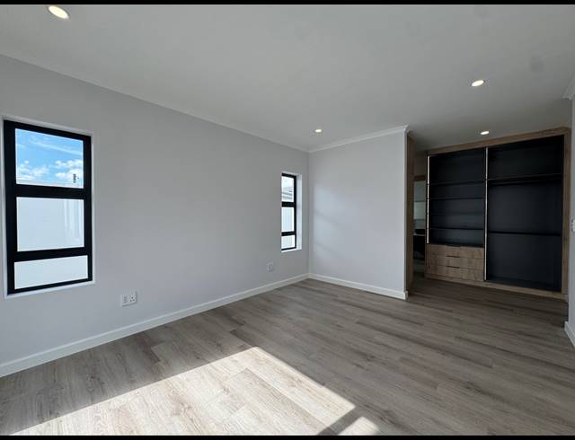 4 BEDROOM HOUSE FOR SALE IN SANDOWN